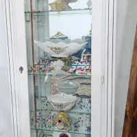 گنجه با لوازم داخلش