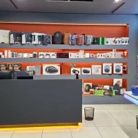 فروشنده خانم