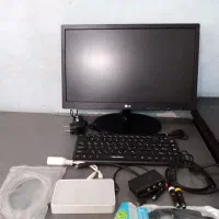 مانیتور کامپیوتر ال جی و کیبود