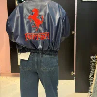 فروشنده خانم مجرب