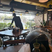 به کارگر ساده و سالنکار برای رستوران نیاز داریم