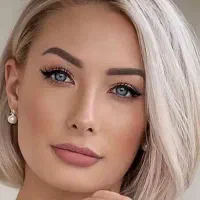 نیازمند مدل تبلیغاتی در اینستاگرام با فن بیان خوب