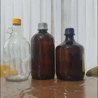 تعداد 11 عدد بطری شیشه ای در حجم های مختلف