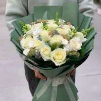 دسته گل رز سفید و اوکال کد ۱۲۱۶ گلاریس