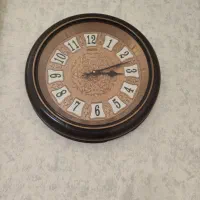 ساعت دیواری گرد قهوه ای شیک