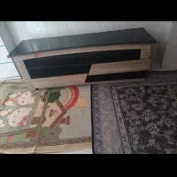 ساعت و میز تلویزیون