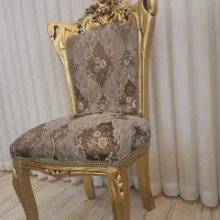 دو عدد مبل میزبان