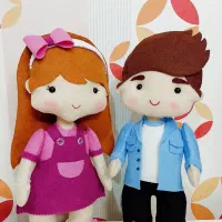 عروسک پا ایستاده دختر و پسر