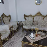 مبل کلاسیک چوب راش بدنه و تاج سالم بدون ایراد|مبلمان خانگی و میز عسلی|اسلام‌شهر, باغ فیض|دیوار