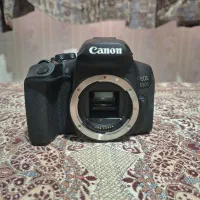 بدنه در حد نو دوربین حرفه ای 850d کنون