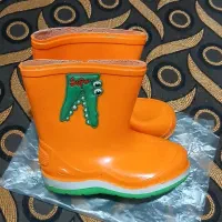 چکمه بچگانه|کفش و لباس بچه|رشت, سیا اسطلخ|دیوار