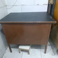 میز فلزی