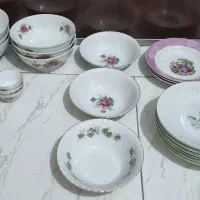 تعدادی ظروف قدیمی(گل سرخی ، گل گندمی )