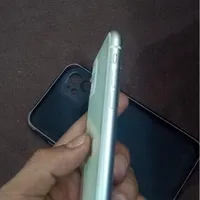 اپل iPhone 11 با حافظهٔ ۱۲۸ گیگابایت