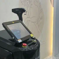 اپراتور لیزر خانم