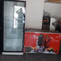 دو دستگاه یخچال مغازه به فروش میرسد