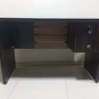 میز تحریر و کامپیوتر اداری