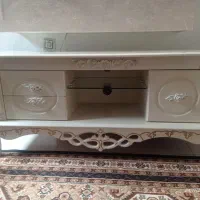 میز تلویزیون کرمی زیبا وجادار
