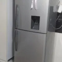 یخچال در حد نو و تمیز