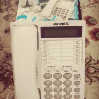 تلفن رو میزی و نوار کاست قدیمی