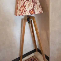 آباژور کنار سالنی با چوب راش