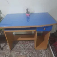 میز کامپیوتر تمیز در حد نو