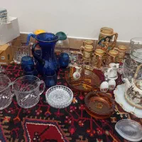 تعدادی ظروف کریستال قدیمی و نوستالژی