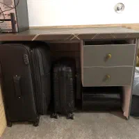 میز تحریر و کامپیوتر