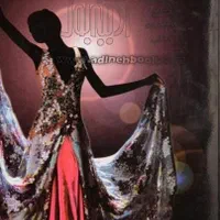 آموزش خیاطی و جواهر دوزی و نقاشی روی لباس