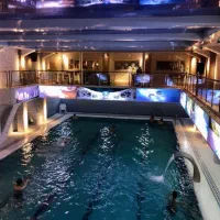 آشپز آقا برای کافی شاپ استخر