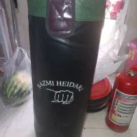 کیسه بوکس و دستکش