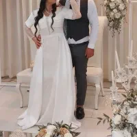 یک عدد لباس مجلسی و عقد