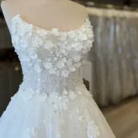 فروشنده ماهر خانم مزون عروس