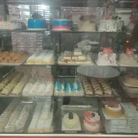 فروشنده خانم