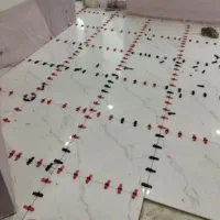 کارگر شاگرد کاشی کار