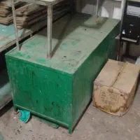 مقداری کابینت آشپزخانه بالا و پایین فلزی