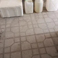 فروش 3عدد دبه و یک عدد یخدان کائوچویی|ظروف نگهدارنده، پلاستیکی، یکبارمصرف|شیراز, انجیر|دیوار