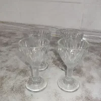 تعداد زیادی ظرف