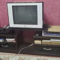 تلویزیون با میز