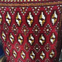 پشتی دیواری طرح سنتی قرمز رنگ
