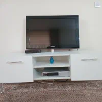 تلویزیون همراه میز تلویزیون