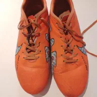 کفش میخی فوتبال