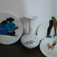 دیوارکوب و گلدان