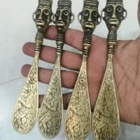 پاشنه کش برنجی قدیمی آنتیک و عتیقه|کلکسیون اشیاء عتیقه|قم, انسجام|دیوار