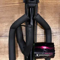 گیتار همراه با سافت کیس و پایه در حد نو