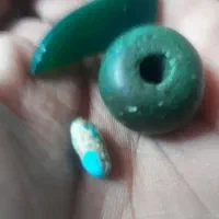 انگشتر و چندتا سنگ زمرده  فروشی