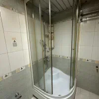 اتاقک دوش شیشه ای+روشویی کامل+توالت فرنگی