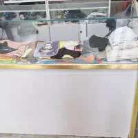 میز پیشخوان و اتاق پرو و 2 عدد قفسه شلوار لی چوبی