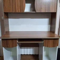 میز تحریر جادار با کتابخانه، کمد و کشو