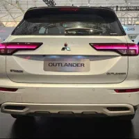 میتسوبیشی اوتلندر M لاین